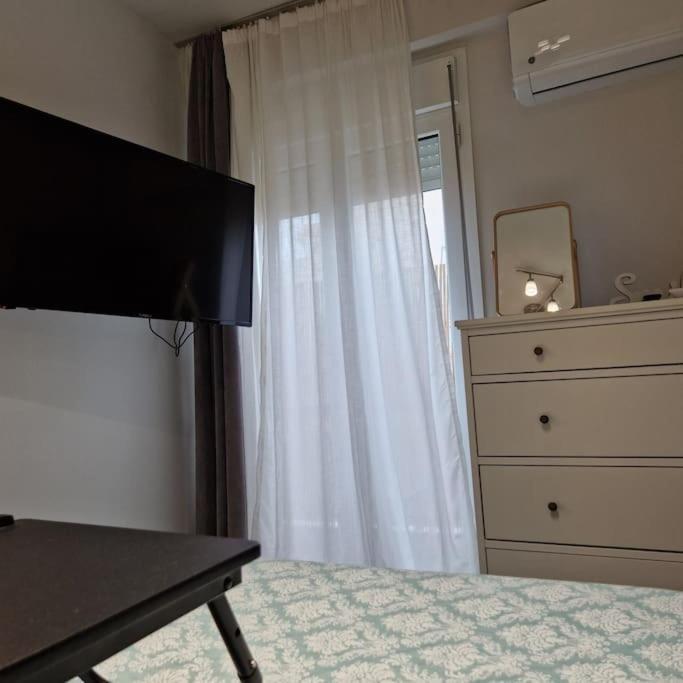 Chic Apt Near Acropolis - Avdi Square Athen Exterior foto